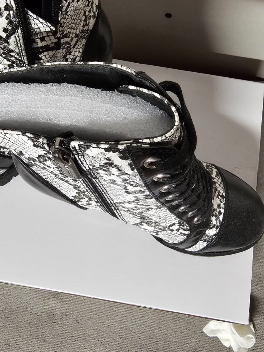 Black animal print boots - Picture 7 of 8